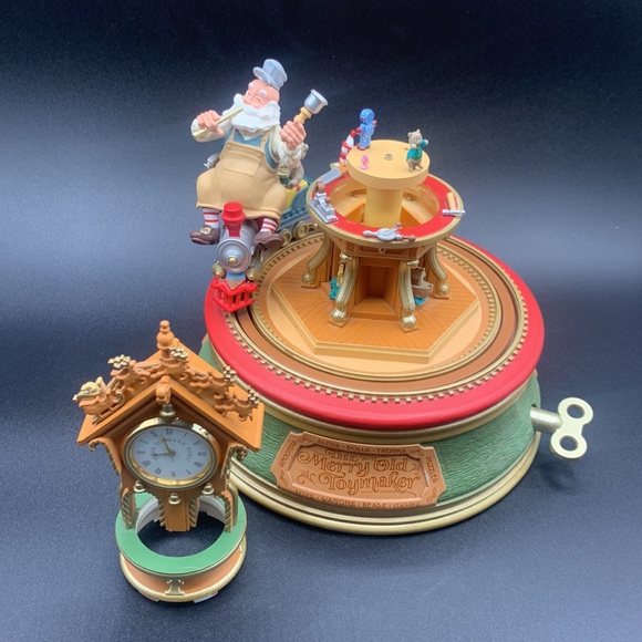 Hallmark Rotating Merry Old Toymaker Train Clock & Toys Music Box TESTED WORKS - Picture 13 of 14